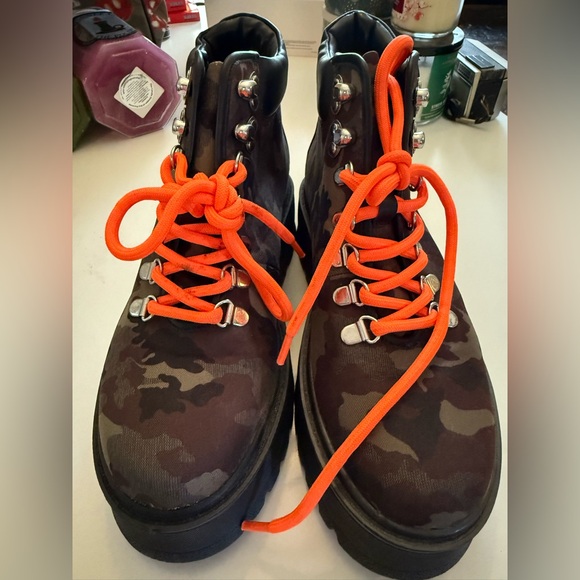 Steve Madden Shoes - Steve Madden Stop Camouflage Boots